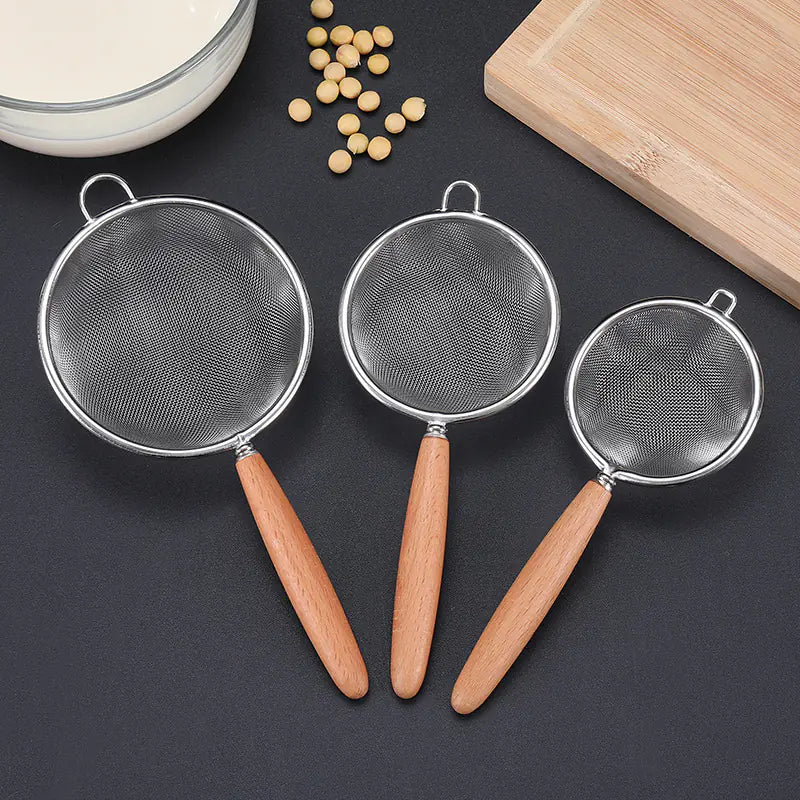 Versatile Kitchen Strainer for Cooking and Draining